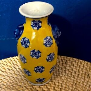 Small Vintage Chinese Porcelain Yellow/Blue/White Geometric Print Vase 6”
